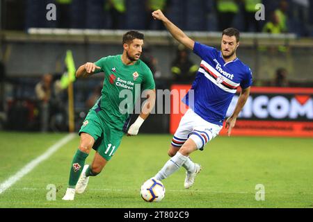 Kevin Mirallas von ACF Fiorentina und Jacopo Sala von UC Sampdoria kämpfen um den Ball während des italienischen Meisterschaftsspiels Serie A zwischen UC Sampdoria und ACF Fiorentina im Luigi Ferraris Stadion am 19. September 2018 in Genua, Italien - Foto Massimo Cebrelli / DPPI Stockfoto