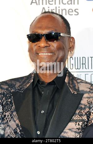 **DATEIFOTO** George 'Funky' Brown von Kool & The Gang ist um 74 verstorben. NEW YORK, NY - 14. JUNI: George Brown beim 49. Jährlichen Induction and Awards Dinner in der Songwriters Hall of Fame im New York Marriott Marquis Hotel am 14. Juni 2018 in New York City. Hinweis: John Palmer/MediaPunch Stockfoto