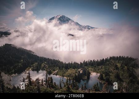 Gipfelblick auf Mount Rainer Stockfoto