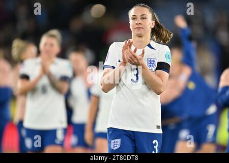 Niamh Charles (3) aus England, das während eines Fußballspiels zwischen der englischen Frauennationalmannschaft, den Lionesses und Belgien, am dritten Spieltag der UEFA Women's Nations League 2023-24 in der Gruppe A1, am Freitag, den 27. Oktober 2023 in Leicester, England, dargestellt wurde. Foto Stijn Audooren | Sportpix Stockfoto