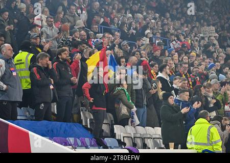 Leicester, Großbritannien. Oktober 2023. Belgische Fans und Unterstützer, die während eines Fußballspiels zwischen der englischen Frauennationalmannschaft, den Lionesses, und Belgien, am 3. Spieltag der UEFA Women's Nations League 2023-24 in der Gruppe A1, am Freitag, den 27. Oktober 2023 in Leicester, England, die Red Flames genannt wurden. Foto Stijn Audooren | Credit: Sportpix/Alamy Live News Stockfoto