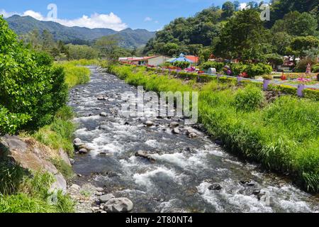 Caldera-Fluss in der Stadt Boquete, Provinz Chiriqui, Panama. Stockfoto