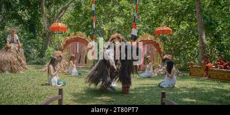 Die Geschichte von Lubdaka balinesischen Auftritten im Affenwald Ubud, Bali, Indonesien Stockfoto