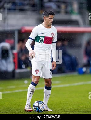 Vaduz, Liechtenstein. November 2023. Vaduz, Liechtenstein, 16. November 2023: Joao Cancelo (20 Portugal) während des Fußballspiels der UEFA Europa-Qualifikation zwischen Liechtenstein und Portugal im Rheinpark Stadion in Vaduz, Liechtenstein. (Daniela Porcelli/SPP) Credit: SPP Sport Press Photo. /Alamy Live News Stockfoto