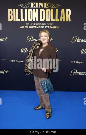 Barbara Schoene bei der One Billion Dollar Paramount Serien Premiere am 17.11.2023 in Berlin One Billion Dollar Serienpremiere in Berlin *** Barbara Schoene bei der One Billion Dollar Paramount Serie Premiere am 17 11 2023 in Berlin One Billion Dollar Serie Premiere in Berlin Credit: Imago/Alamy Live News Stockfoto