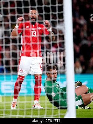 Der Malteser Enrico Pepe reagiert, nachdem er während des Qualifikationsspiels der Gruppe C zur UEFA Euro 2024 im Wembley Stadium in London ein eigenes Tor erzielt hat. Bilddatum: Freitag, 17. November 2023. Stockfoto