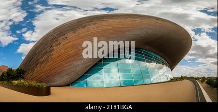 Das London Aquatics Centre wurde von der verstorbenen Zaha Hadid entworfen, Olympic Park, Stratford, London, Großbritannien. Stockfoto