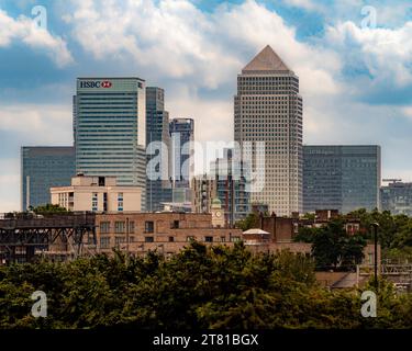 HSBC Tower und One Canada Square Wolkenkratzer im Geschäftsviertel von Canary Wharf aus dem Olympic Park in Stratford, London, Großbritannien. Stockfoto