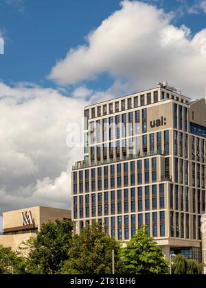 LINGUAL: London College of Fashion liegt neben V&A East im Olympic Park, Stratford, London, Großbritannien. Stockfoto