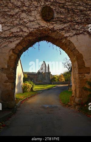 Schönes altes Rosa-Coeli-Kloster - Dolní Kounice - Tschechische Republik. Die barocke Residenz ist ein geschütztes Kulturdenkmal. Stockfoto