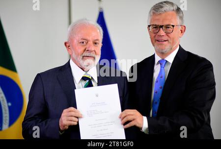 Brasilia DF, 11/17/2023 Lula/Delivery/of/Credentials/to/Ambassadors Brasilia DF, 11/17/2023 Lula/Delivery/of/Credentials/to/Ambassadors - Präsident Lula nahm an diesem Freitag, 17. An der Zeremonie zur Übergabe von Mandaten an 13 Botschaften Teil. Auf den Fotos die Botschafter der Republik Slowenien, Mateja KraÄun aus Katar, Ahmad Mohammed Al-Shebani aus Libyen, Osama Ibrahim Ayad Sawan Irland, Fiona Flood European Union, Marian Schuegraf Sambia, Glynne Namulula Michelo Ukraine, Andrii Melnyk Deutschland, Bettina Cadenbach Zypern, Vasilios Philippou Ungarn, Miklos Tamas Halmai Frankreich, Emma Stockfoto