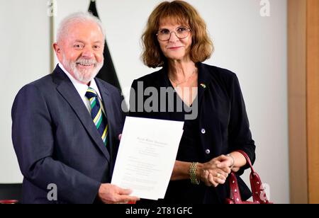 Brasilia DF, 11/17/2023 Lula/Delivery/of/Credentials/to/Ambassadors Brasilia DF, 11/17/2023 Lula/Delivery/of/Credentials/to/Ambassadors - Präsident Lula nahm an diesem Freitag, 17. An der Zeremonie zur Übergabe von Mandaten an 13 Botschaften Teil. Auf den Fotos die Botschafter der Republik Slowenien, Mateja KraÄun aus Katar, Ahmad Mohammed Al-Shebani aus Libyen, Osama Ibrahim Ayad Sawan Irland, Fiona Flood European Union, Marian Schuegraf Sambia, Glynne Namulula Michelo Ukraine, Andrii Melnyk Deutschland, Bettina Cadenbach Zypern, Vasilios Philippou Ungarn, Miklos Tamas Halmai Frankreich, Emma Stockfoto