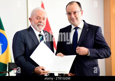 Brasilia DF, 11/17/2023 Lula/Delivery/of/Credentials/to/Ambassadors Brasilia DF, 11/17/2023 Lula/Delivery/of/Credentials/to/Ambassadors - Präsident Lula nahm an diesem Freitag, 17. An der Zeremonie zur Übergabe von Mandaten an 13 Botschaften Teil. Auf den Fotos die Botschafter der Republik Slowenien, Mateja KraÄun aus Katar, Ahmad Mohammed Al-Shebani aus Libyen, Osama Ibrahim Ayad Sawan Irland, Fiona Flood European Union, Marian Schuegraf Sambia, Glynne Namulula Michelo Ukraine, Andrii Melnyk Deutschland, Bettina Cadenbach Zypern, Vasilios Philippou Ungarn, Miklos Tamas Halmai Frankreich, Emma Stockfoto