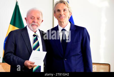 Brasilia DF, 11/17/2023 Lula/Delivery/of/Credentials/to/Ambassadors Brasilia DF, 11/17/2023 Lula/Delivery/of/Credentials/to/Ambassadors - Präsident Lula nahm an diesem Freitag, 17. An der Zeremonie zur Übergabe von Mandaten an 13 Botschaften Teil. Auf den Fotos die Botschafter der Republik Slowenien, Mateja KraÄun aus Katar, Ahmad Mohammed Al-Shebani aus Libyen, Osama Ibrahim Ayad Sawan Irland, Fiona Flood European Union, Marian Schuegraf Sambia, Glynne Namulula Michelo Ukraine, Andrii Melnyk Deutschland, Bettina Cadenbach Zypern, Vasilios Philippou Ungarn, Miklos Tamas Halmai Frankreich, Emma Stockfoto