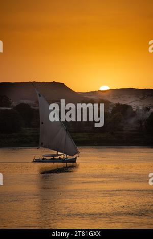 Ein Felucca-Segelboot auf dem Nil Stockfoto