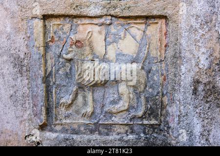 Thermen von Antoninus, Karthago, Tunis, Tunesien. Reliefskulptur eines Löwen in den Thermen des Antoninus in Karthago. Stockfoto