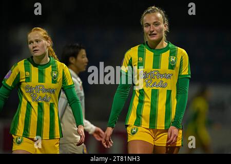 Velsen, Niederlande. November 2023. VELSEN, NIEDERLANDE - 17. NOVEMBER: Lobke Loonen von ADO den Haaglooks beim Azerion Vrouwen Eredivisie Spiel zwischen SC Telstar und ADO den Haag im Stadion 711 am 17. November 2023 in Velsen, Niederlande. (Foto: Jan Mulder/Orange Pictures Credit: Orange Pics BV/Alamy Live News Stockfoto