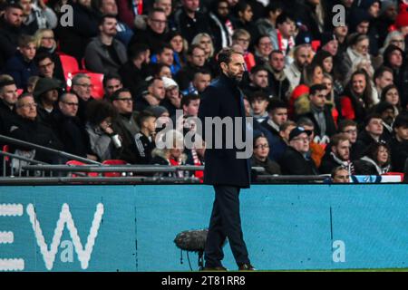 Manager Gareth Southgate (Manager England) sieht sich beim Qualifikationsspiel der Gruppe C zur UEFA-Europameisterschaft zwischen England und Malta am Freitag, den 17. November 2023, im Wembley Stadium in London an. (Foto: Kevin Hodgson | MI News) Credit: MI News & Sport /Alamy Live News Stockfoto