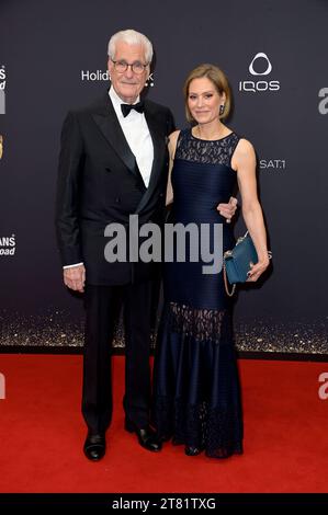 Sky du Mont und Julia Schütze bei der 75. Bambi-Verleihung 2023 in der Bavaria Filmstadt. München, 16.11.2023 Stockfoto