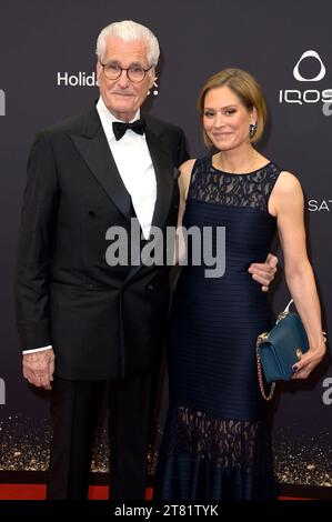 Sky du Mont und Julia Schütze bei der 75. Bambi-Verleihung 2023 in der Bavaria Filmstadt. München, 16.11.2023 Stockfoto