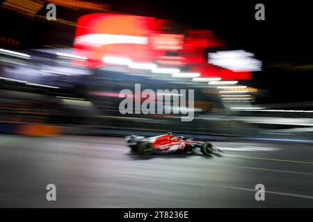 Las Vegas, USA. November 2023. 55 SAINZ Carlos (Spa), Scuderia Ferrari SF-23, Action während des Formel 1 Heineken Silver Las Vegas Grand Prix 2023, 21. Runde der Formel 1 Weltmeisterschaft 2023 vom 17. Bis 19. November 2023 auf dem Las Vegas Strip Circuit, in Las Vegas, USA Credit: Independent Photo Agency/Alamy Live News Stockfoto