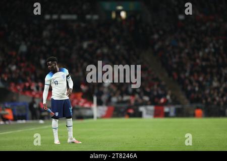London, Großbritannien. November 2023. Bukayo Saka von England während des Qualifikationsspiels zur UEFA EURO 2024 zwischen England und Malta am 17. November 2023 im Wembley Stadium in London. Foto von Joshua Smith. Nur redaktionelle Verwendung, Lizenz für kommerzielle Nutzung erforderlich. Keine Verwendung bei Wetten, Spielen oder Publikationen eines einzelnen Clubs/einer Liga/eines Spielers. Quelle: UK Sports Pics Ltd/Alamy Live News Stockfoto