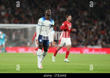 London, Großbritannien. November 2023. Bukayo Saka von England während des Qualifikationsspiels zur UEFA EURO 2024 zwischen England und Malta am 17. November 2023 im Wembley Stadium in London. Foto von Joshua Smith. Nur redaktionelle Verwendung, Lizenz für kommerzielle Nutzung erforderlich. Keine Verwendung bei Wetten, Spielen oder Publikationen eines einzelnen Clubs/einer Liga/eines Spielers. Quelle: UK Sports Pics Ltd/Alamy Live News Stockfoto