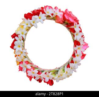 Farbenfroher Blumenkreis isoliert auf weißem Hintergrund mit Beschneidungspfad. Stockfoto