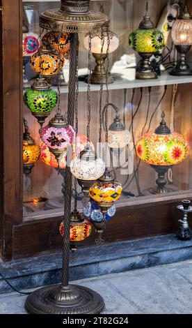 Bunte osmanische Lampen aus Mosaik Stockfoto