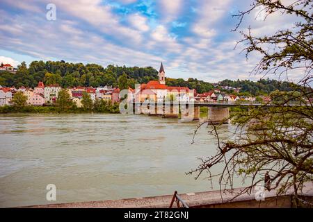 Marienbrücke mit Blick auf den Stephansdom in Passau, Bayern, Deutschland Stockfoto