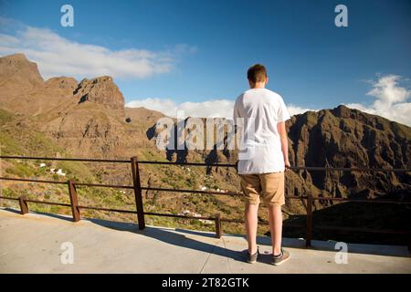 Panorama von Cruz de Hilda nach Masca und Pico Verde, Teno Mountains, Teneriffa, Kanarischen Inseln, Spanien Stockfoto