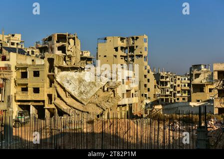 Bombardierte Nachbarschaft in Homs, Syrien, Winter 2022 Stockfoto