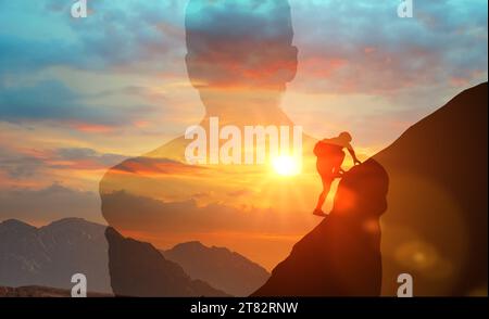 Silhouette eines Geschäftsmannes, der den Berg klettert. Erfolgreiche Führung mit Ziel, Wachstum, Aufstieg, Gewinn und Zielvorgabe. Geschäftsziele erreichen. Stockfoto