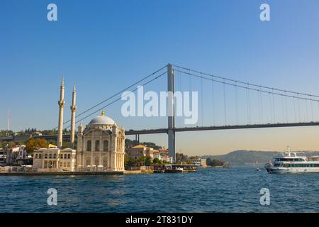 Ortakoy Moschee oder Buyuk Mecidiye Moschee in Istanbul. Istanbul Turkiye - 9.23.2023 Stockfoto