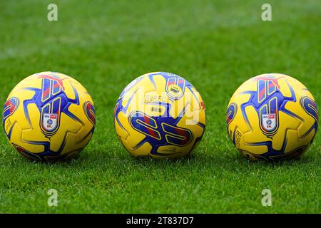 Puma Yellow Sky Bet EFL-Ball während des Spiels der Sky Bet League 2 zwischen Notts County und Bradford City in der Meadow Lane, Nottingham am Samstag, den 18. November 2023. (Foto: Jon Hobley | MI News) Credit: MI News & Sport /Alamy Live News Stockfoto