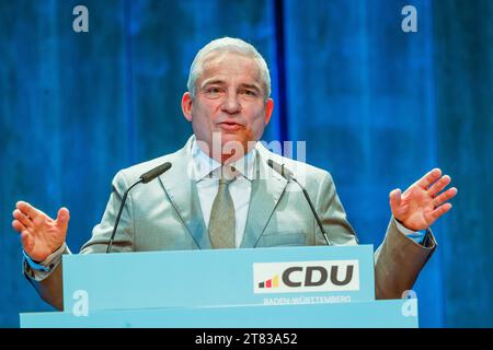 Thomas Strobl, Landesvorsitzender bei seiner Abschiedsrede. Generationenwechsel beim 79. Landesparteitag der CDU Baden-Württemberg. Nach 18 Jahren an der Parteispitze steht Thomas Strobl, Innenminister und stv. Ministerpräsident, nicht für eine weitere Amtszeit zur Verfügung. Als Nachfolger steht bereit Manuel Hagel, MDL 35, Vorsitzender der CDU-Landtagsfraktion./// 18.11.2023: Reutlingen, Baden-Württemberg, Deutschland, Europa *** Thomas Strobl, Landesvorsitzender während seiner Abschiedsrede Generationswechsel auf der 79. Landesparteikonferenz der CDU Baden Württemberg nach 18 Jahren an der h Stockfoto