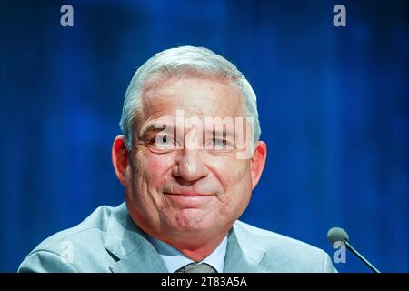 Thomas Strobl, Landesvorsitzender bei seiner Abschiedsrede. Generationenwechsel beim 79. Landesparteitag der CDU Baden-Württemberg. Nach 18 Jahren an der Parteispitze steht Thomas Strobl, Innenminister und stv. Ministerpräsident, nicht für eine weitere Amtszeit zur Verfügung. Als Nachfolger steht bereit Manuel Hagel, MDL 35, Vorsitzender der CDU-Landtagsfraktion./// 18.11.2023: Reutlingen, Baden-Württemberg, Deutschland, Europa *** Thomas Strobl, Landesvorsitzender während seiner Abschiedsrede Generationswechsel auf der 79. Landesparteikonferenz der CDU Baden Württemberg nach 18 Jahren an der h Stockfoto