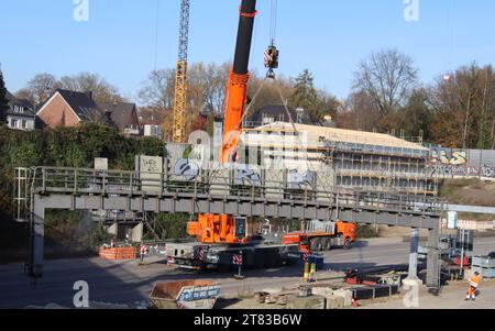 Vollsperrung der A7 in Hamburg aufgrund von Arbeiten zum Deckel. Unter anderem wurde die Verkehrsleitungs-Anzeige für den Elbtunnel zwischen den Anschlussstellen Bahrenfeld und Othmarschen abgerissen. *** Vollständige Schließung der A7 in Hamburg aufgrund von Arbeiten an der Abdeckung unter anderem wurde die Verkehrsleitanzeige für den Elbtunnel zwischen den Anschlussstellen Bahrenfeld und Othmarschen abgerissen Stockfoto