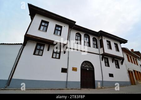 Osmaneli ist eine Altstadt in Bilecik, Türkei. Es hat historische Häuser, Kirchen und Moscheen. Stockfoto