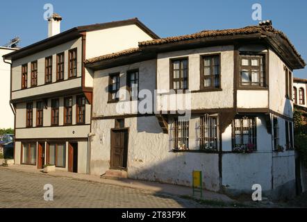 Osmaneli ist eine Altstadt in Bilecik, Türkei. Es hat historische Häuser, Kirchen und Moscheen. Stockfoto
