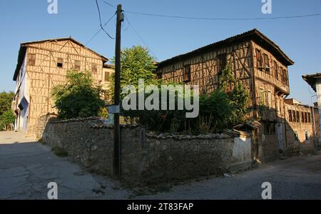 Osmaneli ist eine Altstadt in Bilecik, Türkei. Es hat historische Häuser, Kirchen und Moscheen. Stockfoto