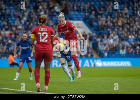 Chelsea, Großbritannien. November 2023. Sophie Roman Haug (10 Liverpool) während des Spiels der Barclays Womens Super League zwischen Chelsea und Liverppol an der Stamford Bridge in London. (Tom Phillips/SPP) Credit: SPP Sport Press Photo. /Alamy Live News Stockfoto