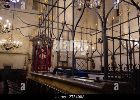 Prag, Tschechische Republik, Juli 2023 - Innenansicht der Alten Neuen Synagoge oder Staronova Synagoge in der Maiselova Straße in Prag Tschechische Republik. Stockfoto