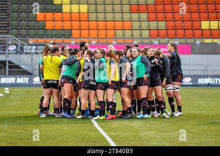 Saracens Women drängen sich am 18. November 2023 im StoneX Stadium in London, England vor dem Premier 15s Spiel zwischen Saracens Women und Loughborough Lightining. Foto von Phil Hutchinson. Nur redaktionelle Verwendung, Lizenz für kommerzielle Nutzung erforderlich. Keine Verwendung bei Wetten, Spielen oder Publikationen eines einzelnen Clubs/einer Liga/eines Spielers. Quelle: UK Sports Pics Ltd/Alamy Live News Stockfoto