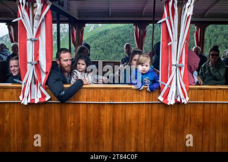 Torusits, die Petit Train de la Rhune Zahnradbahn in Frankreich, führt zum Gipfel des Berges La Rhun an der Grenze zu Spanien. Dieser authentische Vintage Stockfoto