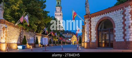 Polen, Tschenstochau - 19. Juli 2023: Eingang des Klosters und der Kirche Jasna Gora. Polnische katholische Wallfahrtsstätte mit der Wunderfigur der Schwarzen Madonna. Stockfoto