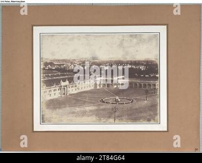 Paul Pretsch Hof von Schloss Schönbrunn bei Wien mit Blick nach Osten. Salzpapier, auf einer unterirdischen Kiste 1850, 1850 Stockfoto