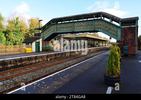 Der Bahnhof Okehampton an der Dartmoor Line in Devon wurde 2021 wieder eröffnet. Stockfoto