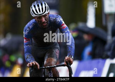 Merksplas, Belgien. November 2023. Der Belgier Niels Vandeputte überquert die Ziellinie beim Herrenrennen des Aardbeiencross Cyclocross-Events, der vierten Etappe (4/8) des Superprestige Cyclocross-Radrennwettbewerbs am Samstag, den 18. November 2023, in Merksplas. BELGA FOTO DAVID PINTENS Credit: Belga News Agency/Alamy Live News Stockfoto