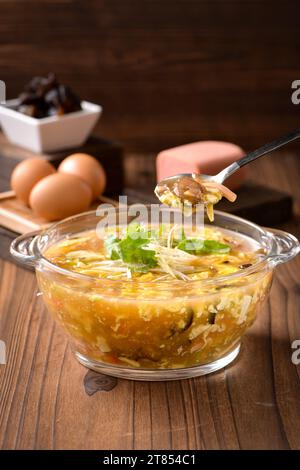 Scharfe, heiße und saure Meeresfrüchte-Suppe Stockfoto